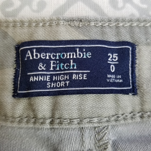 Abercrombie & Fitch Camo High Waist Shorts - Picture 7 of 8